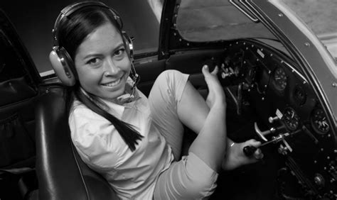 Jessica cox pilot - Aug 12, 2020 · Born without arms, Jessica Cox is the first woman to fly an airplane with just her feet. Meet the world's first armless pilot and advocate for others with disabilities. 01:27 - Source: CNN 